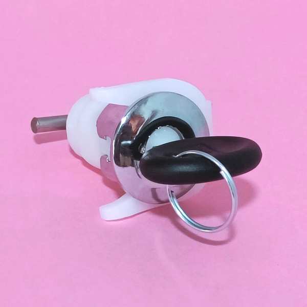 7) DEEP FREEZER LOCK 